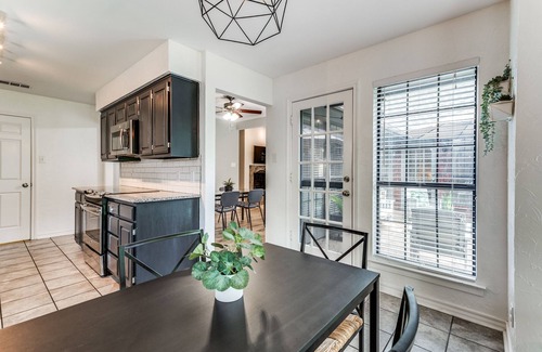 Fort Worth Casa | Cozy 4bd/2br house by Mira Vista: Family-friendly, 30+ day stays welcome!