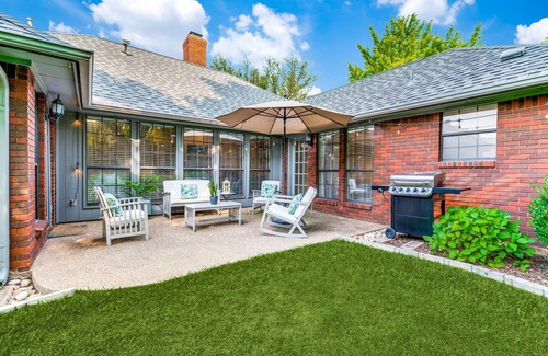 Fort Worth Casa | Cozy 4bd/2br house by Mira Vista: Family-friendly, 30+ day stays welcome!