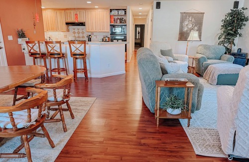 Shasta View Casa | Cozy 4bd Home w/ 3 King Beds + EV Charger + Trailer Parking