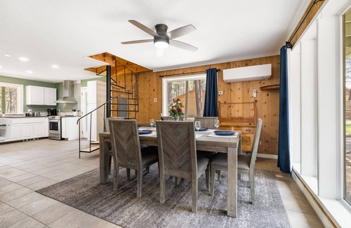 Bend Cabina | Cozy 4BDR Cabin in Bend- Sleeps 9!