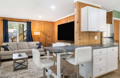 Bend Cabina | Cozy 4BDR Cabin in Bend- Sleeps 9!