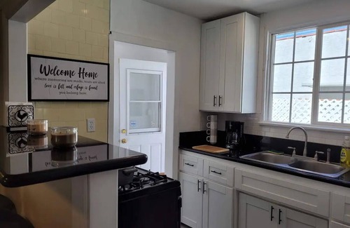 South Gate Casa | Cozy 4bds*, Close2Everything, Free Parking (1 car)/Wifi, 15min to everything