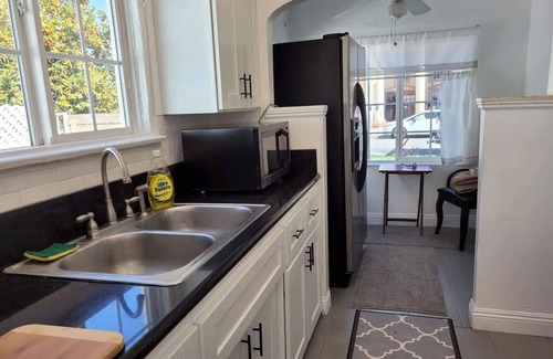 South Gate Casa | Cozy 4bds*, Close2Everything, Free Parking (1 car)/Wifi, 15min to everything