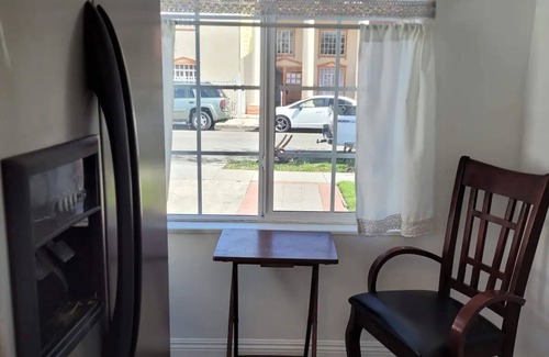 South Gate Casa | Cozy 4bds*, Close2Everything, Free Parking (1 car)/Wifi, 15min to everything