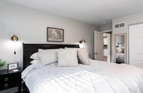 South Bend Casa | Cozy 4BR 3BA Home 1.2 Mi Walk to ND