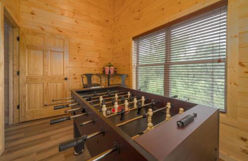 Gatlinburg - Pigeon Forge Casa | Cozy 4BR Cabin, Near Dollywood&Water Park, Game Room, Hottub, Fire Pit