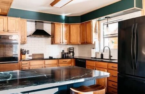 Buena Vista Cabina | Cozy 4BR Cabin w/ Private Sauna & Near Hot Springs