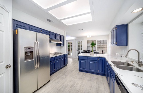 Mission Bend Casa | Cozy 4BR House w/ Fireplace – 10 Min to Chinatown