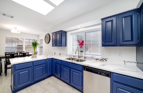 Mission Bend Casa | Cozy 4BR House w/ Fireplace – 10 Min to Chinatown