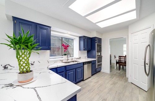 Mission Bend Casa | Cozy 4BR House w/ Fireplace – 10 Min to Chinatown