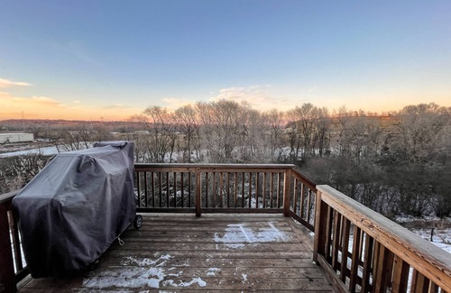 Sioux Falls Casa | Cozy 4King bed+3Bath near Downtown&Airport open concept Scenic backyard view