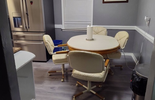 Norfolk Casa | Cozy 5-bdrm hm, Loaded Kitchen, w/ Patio Deck & Grill, WiFi in pleasant Norfolk