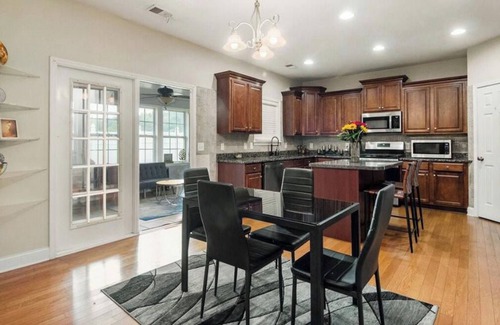 Lithonia Casa | Cozy 5 Bedroom 3 Bathroom Home! Minutes from Stonecrest mall & Restaurants.