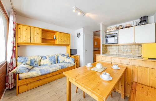 Montgellafrey Apartamento | Acogedor apartamento para 5 personas con balcón y vistas, cerca de pistas y comercios
