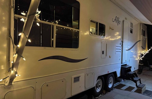 Rowland Heights Casa | Cozy 5-Wheel RV suite in beautiful Rowland Heights hillside!