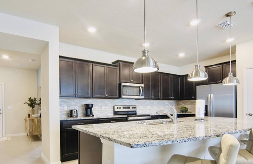 Davenport Casa | Cozy 5BD/4.5BH - w/private POOL 8mi from Disney!