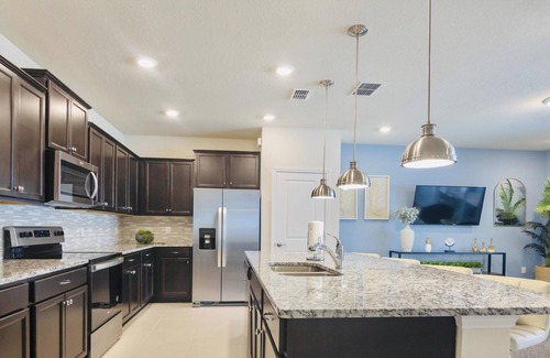 Davenport Casa | Cozy 5BD/4.5BH - w/private POOL 8mi from Disney!