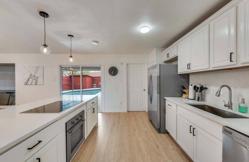 Rowlett Casa | Cozy 5BR Pool House with Hot Tub Near The Lake