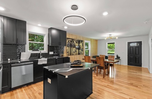 East Durham Casa | Cozy 6-Guest Stay Near Duke, Central & UNC University, 15 miles to RDU airport!