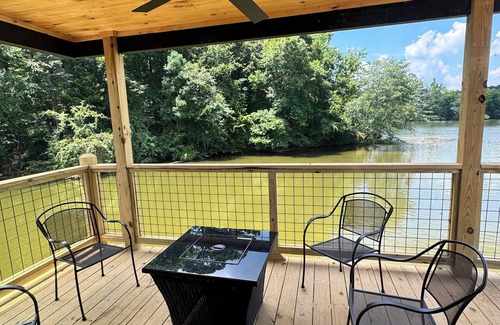Gadsden Cabina | Cozy 6 person cabin with swim up tiki bar and hot tub!
