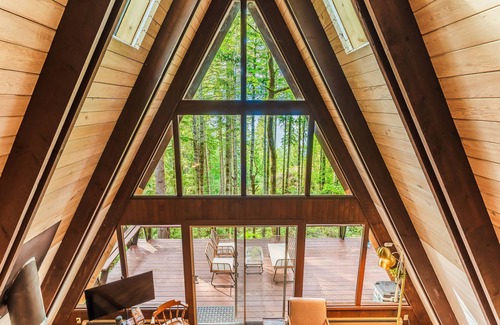 Seabeck Cabina | Cozy A-Frame Cabin, Private Hot tub and Hood Canal view. Pet-Friendly!