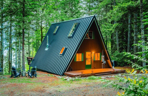 Seabeck Cabina | Cozy A-Frame Cabin, Private Hot tub and Hood Canal view. Pet-Friendly!