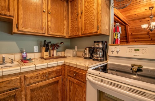 Altaville Chalet De Esquí | Cozy A-Frame Cabin w/ Lake Access & Dog Friendly