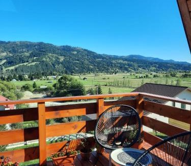 Saru Dornei Chalet De Esquí | Cozy A-Frame Cabins in Bucovina