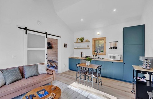 Damascus Cabina | Cozy A-Frame | Hot Tub, Fire Pit & Pet-Friendly