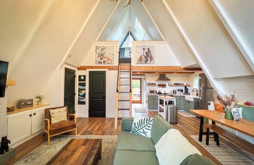 Peter Pan Cabina | Cozy A-Frame in charming Big Bear with Hot Tub