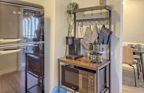 Fair Play Cabina | Cozy A-frame Tiny Home with Game room 3 Minutes to Lake Hartwell!