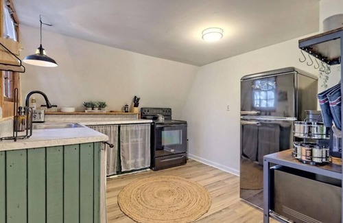 Fair Play Cabina | Cozy A-frame Tiny Home with Game room 3 Minutes to Lake Hartwell!