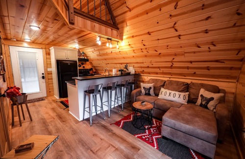 Royal Cabina | Cozy A-Frame w/hot tub-Near Pristine Lake Ouachita and Hot Springs National Park