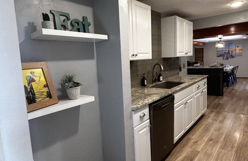 Kingston Casa | Cozy A-Frame with a Pool in Quiet Lake House Community