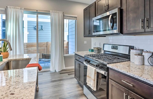 Dupont Casa | Cozy Abode w/ Patio ~ 7 Mi to Dtwn Denver