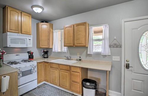 Atascadero Cabaña | Cozy Abode w/ Patio, 16 Mi to San Luis Obispo