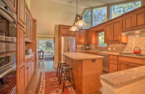 Summerville Historic District Casa | Cozy Abode with Yard about 1 Mi to Dtwn Summerville