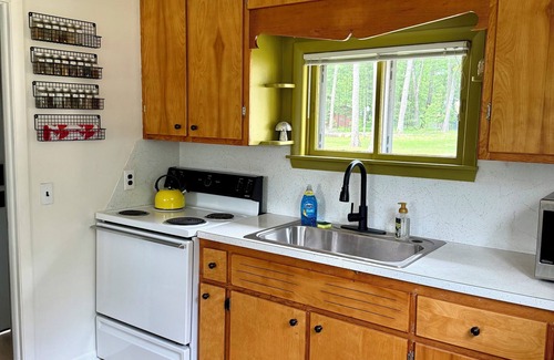 West Branch Cabaña | Acorn Cottage - lake view - pet friendly - wifi - a/c
