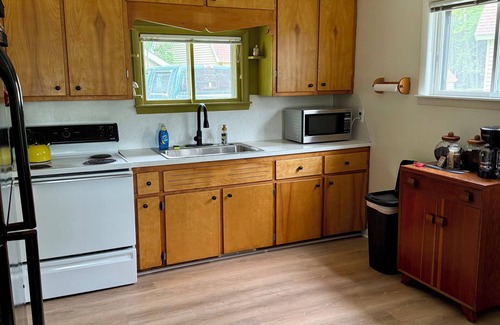 West Branch Cabaña | Acorn Cottage - lake view - pet friendly - wifi - a/c
