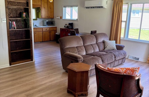 West Branch Cabaña | Acorn Cottage - lake view - pet friendly - wifi - a/c