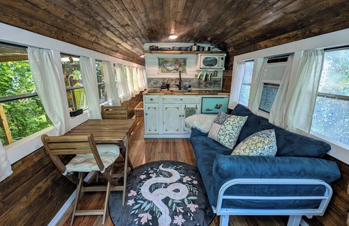 Ybor City Casa | Cozy AF Medusa the Bus-Lux