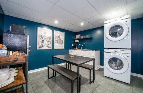 Meridian-Kessler Apartamento | Cozy, Affordable, Luxurious | Central Location