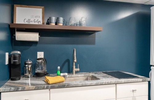 Meridian-Kessler Apartamento | Cozy, Affordable, Luxurious | Central Location