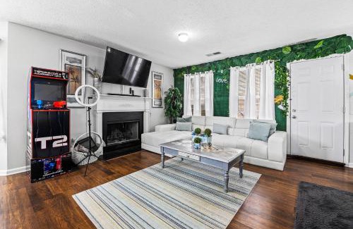 Church Street Casa | Cozy Airport Oasis Grey