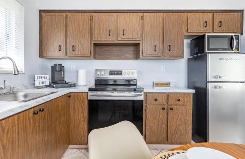 Melaleuca Gardens Apartamento | Cozy AirportHouse 5 min del aeropuerto WiFi parking privado