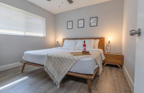 Melaleuca Gardens Apartamento | Cozy AirportHouse 5 min del aeropuerto WiFi parking privado