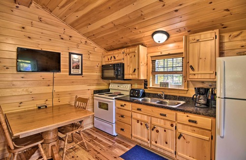 St George Cabina | Cozy ‘Anchors Away’ Cabin Hideaway w/ Fire Pit!