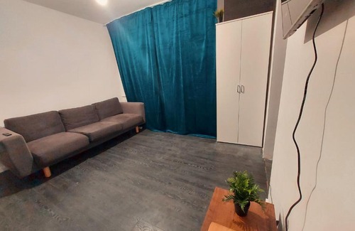 Sector 4 Apartamento | Cheapest Modern Studio (metro station city center)