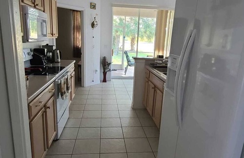 North Port Casa | Acogedor y hermoso de 3 dormitorios. Villa cerca del campo de golf y las playas de $ 2300-2500 por m.