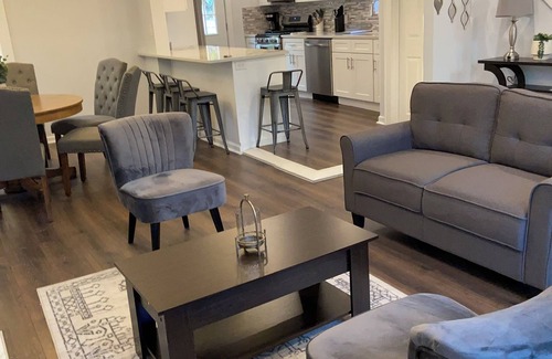 North Side Casa | Cozy and beautiful house